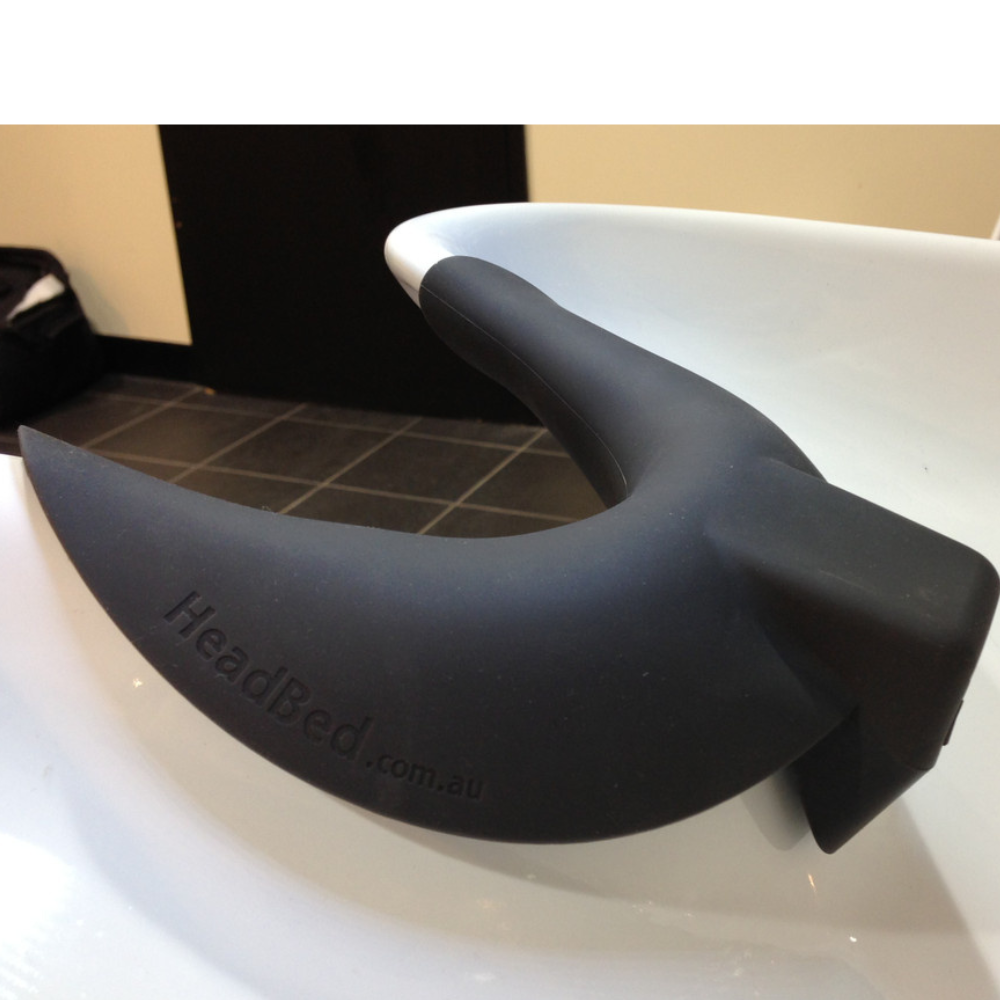 "HeadBed nackkudde på salongstvättställ – ergonomisk och hygienisk design"