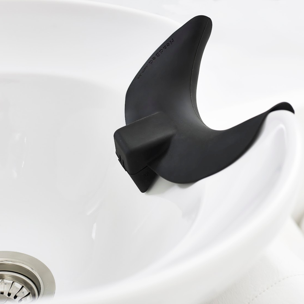 Ergonomisk nackkudde i medicinskt silikon för schamponering – hygienisk och bekväm