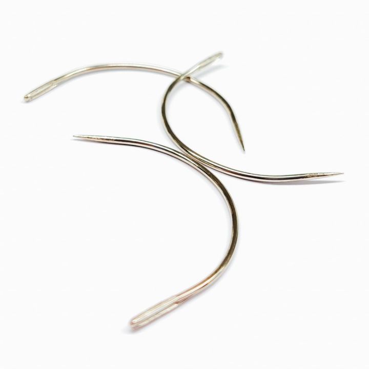 Tre böjda synålar med olika form för Simply Natural Pearl Weft